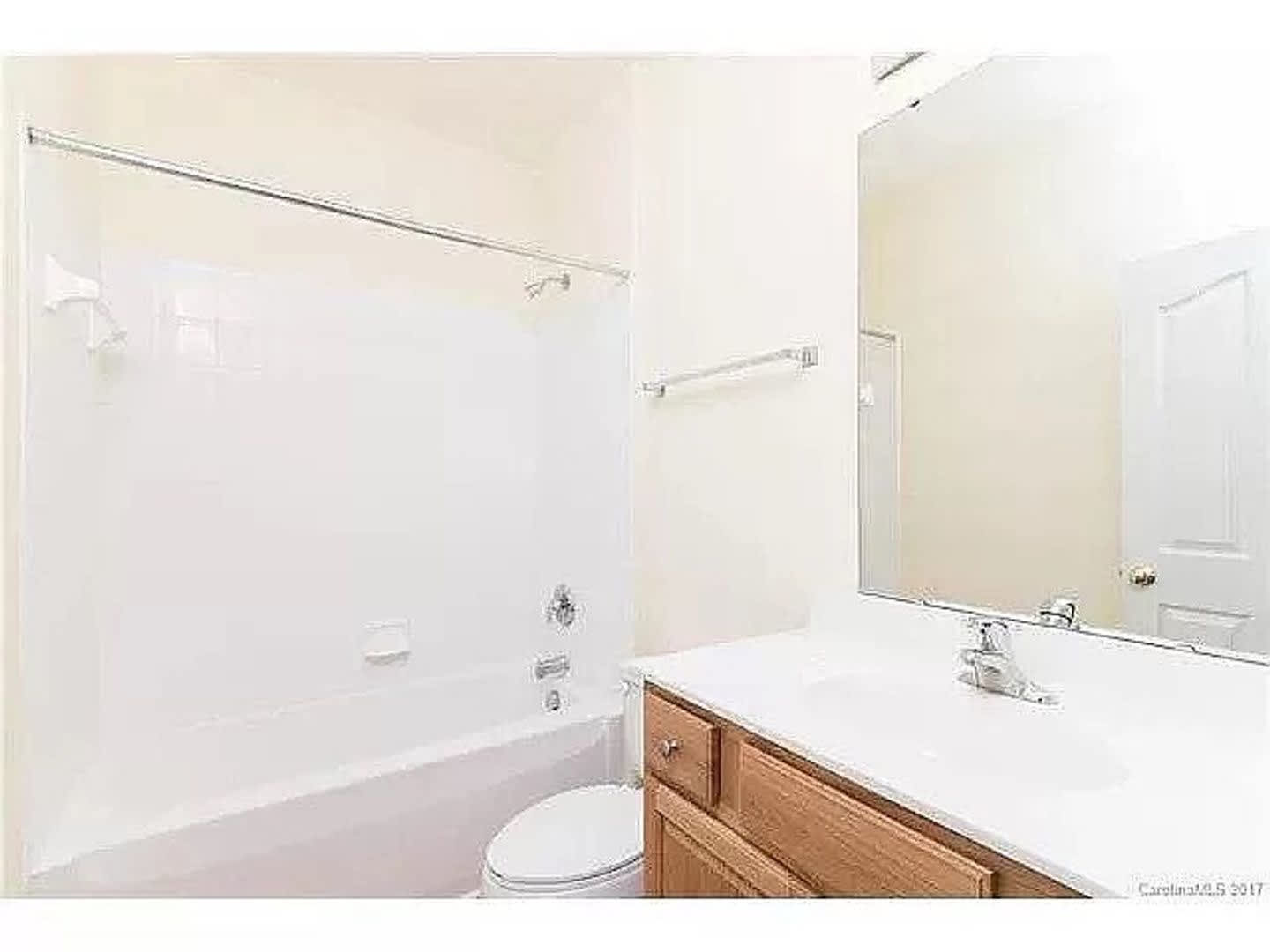 Room in 2 Bedroom Apartment at Hyde Point Ct – photo 5