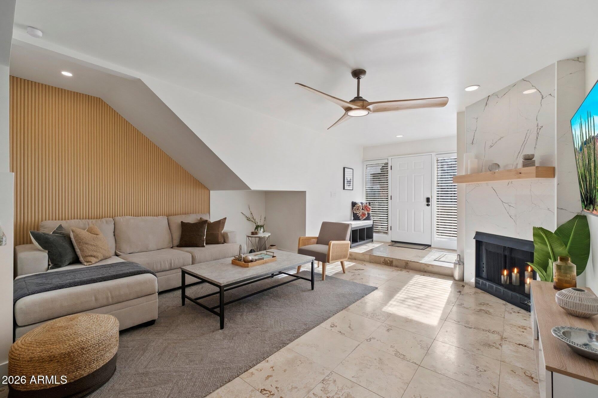 1820 E MORTEN Avenue – photo 1