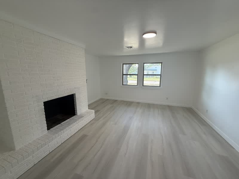 800 West 6th – photo 2