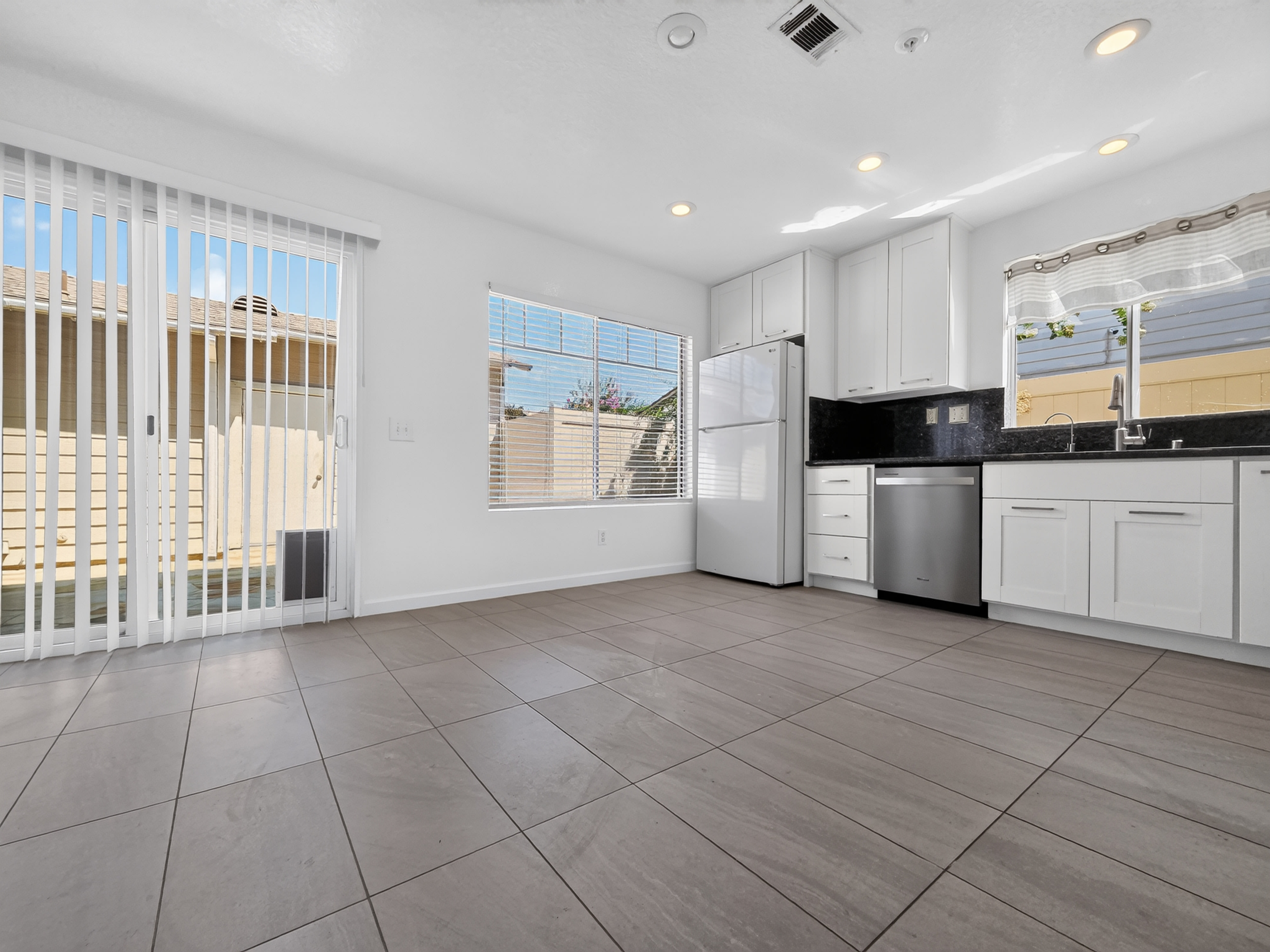 1065 E Broadway – photo 5