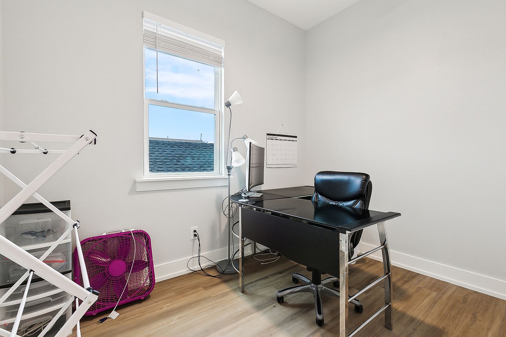 Cozy 2 Bedroom, 1 Bath Apartment – photo 3
