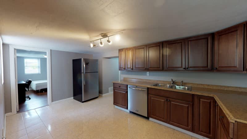1014 E Colvin St – photo 4