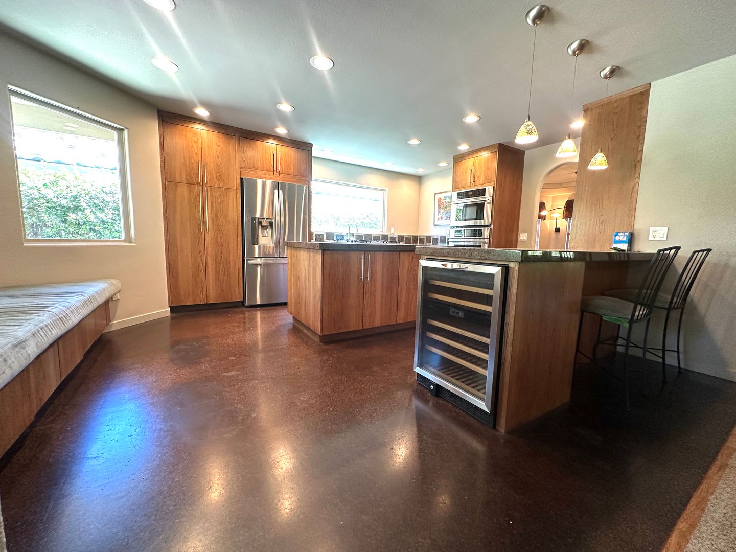 Beautiful 3-Bedroom Home with Open Floor Plan & Private Backyard – photo 4