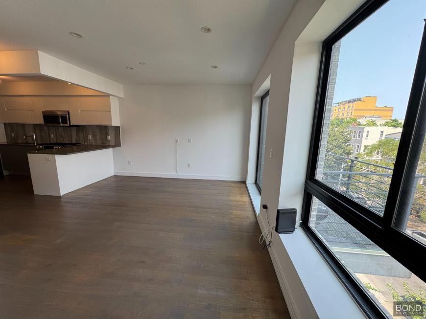 56 Vernon Avenue – photo 3