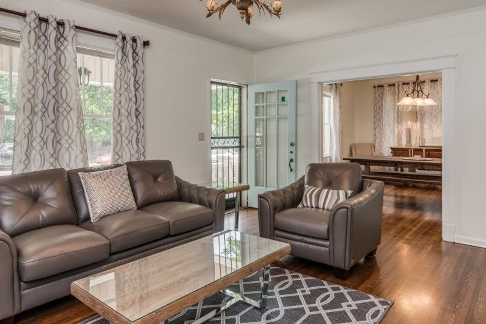 Welcome home to this stunning FULLY FURNISHED and AMPLE FREE PARKING for at least six cars! – photo 5