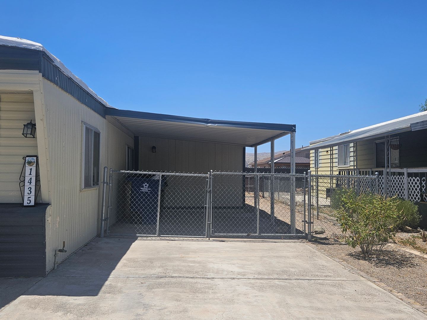 3 bed/2bath Mobile Home Walking Distance to the Colorado River! – photo 5