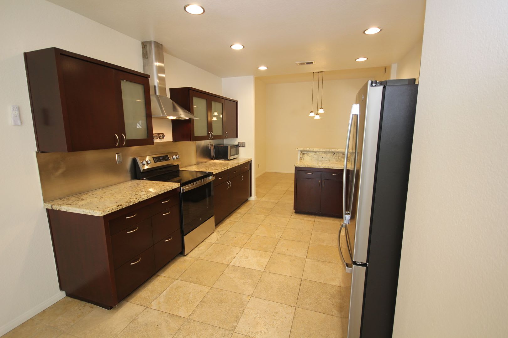 Spacious 2 Bedroom 2-1/2 Bathroom Townhome with 2-car garage in La Jolla near UCSD – photo 5