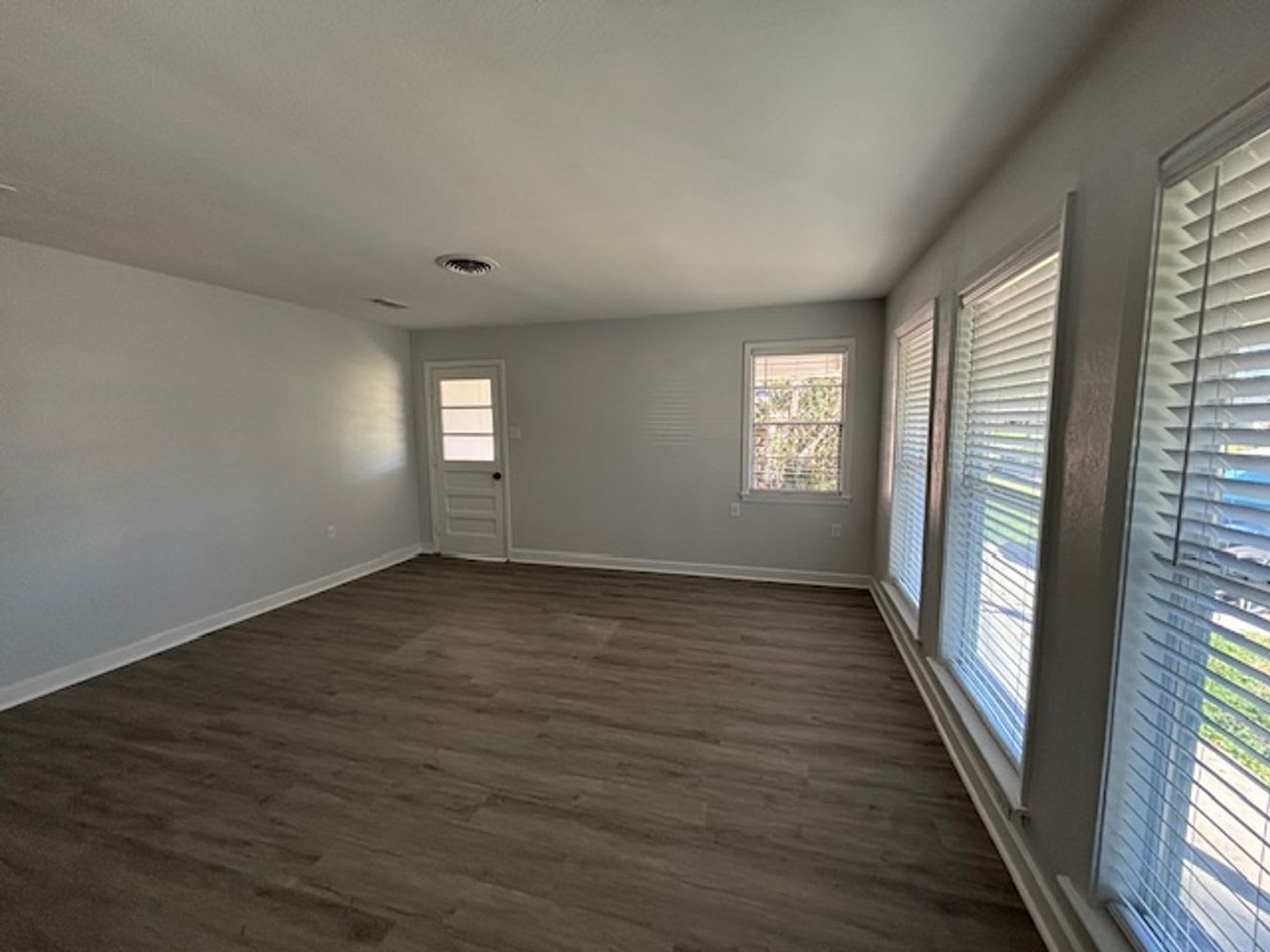 MAJOR PRICE DROP!! Stunning 3 bedroom 2 bath home in Baton Rouge, LA – photo 2
