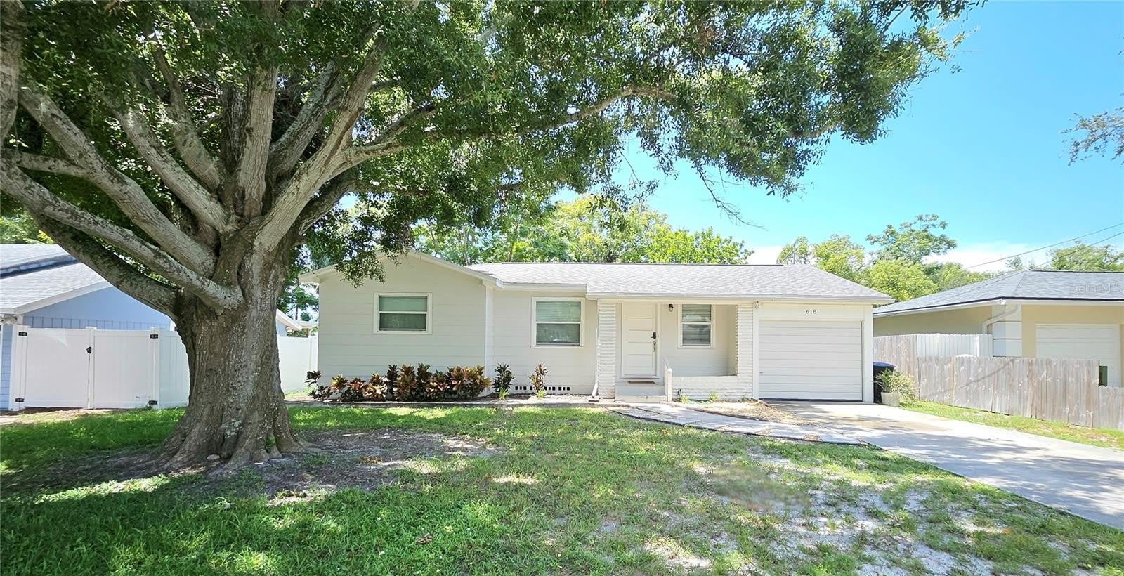 618 S CREST AVE – photo 1