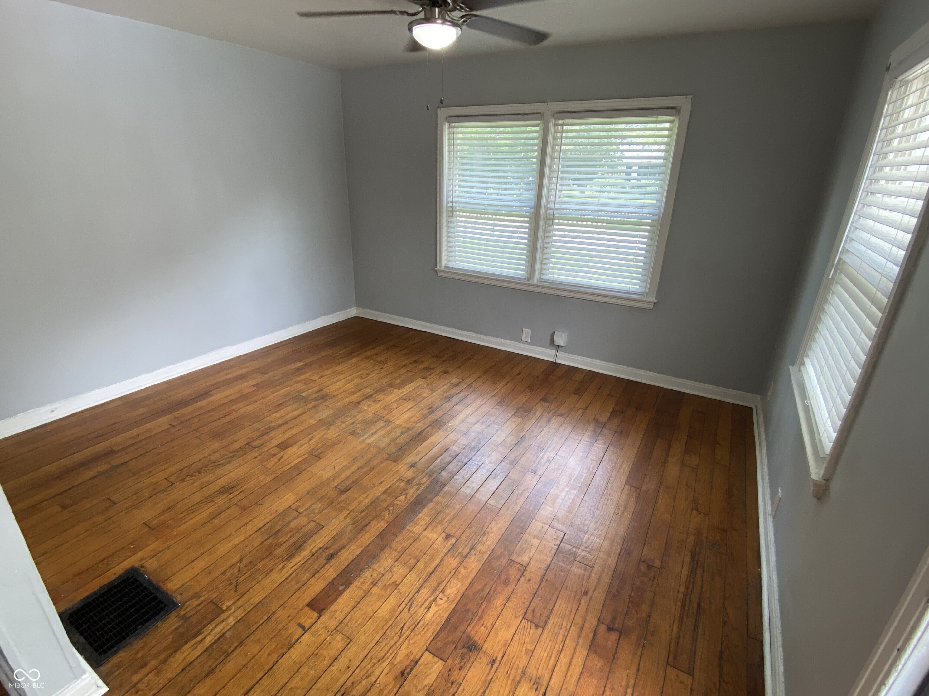 607 N Tibbs Avenue – photo 2