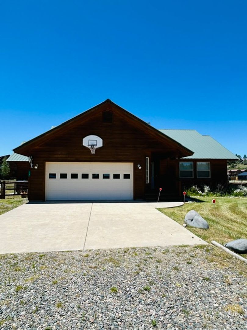 FOR RENT – Fully Furnished 3 Bedroom, 2 Bath Home with Mountain Views – photo 1