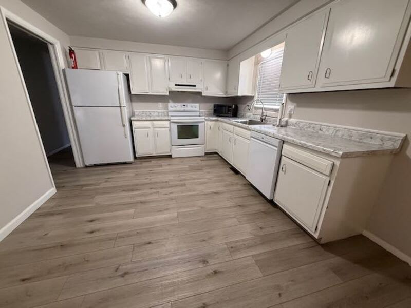 1105 E Samuel – photo 4