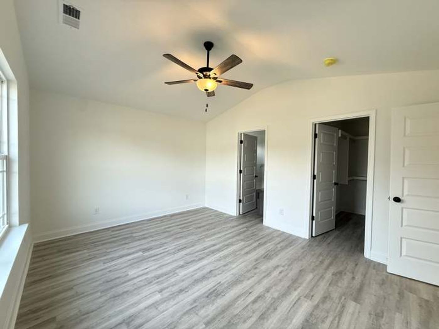 For Rent 3 Bedroom 2 Bath Home + Bonus Room – photo 4