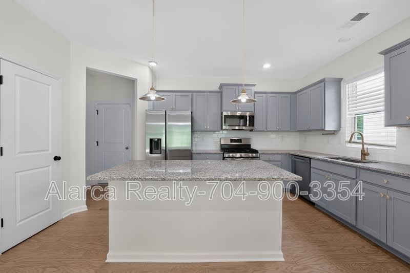 230 Quinn Rd – photo 3