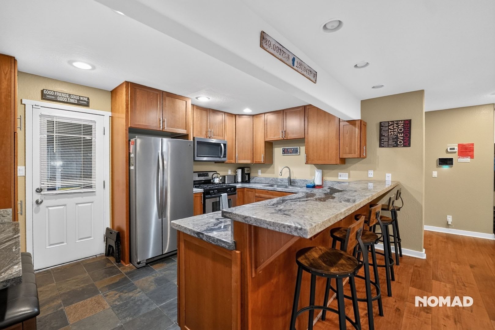Spacious 4BR House in Tahoma + Loft – photo 4