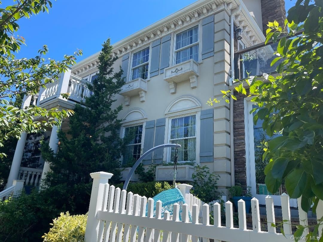 88 Dutchess Boulevard – photo 1