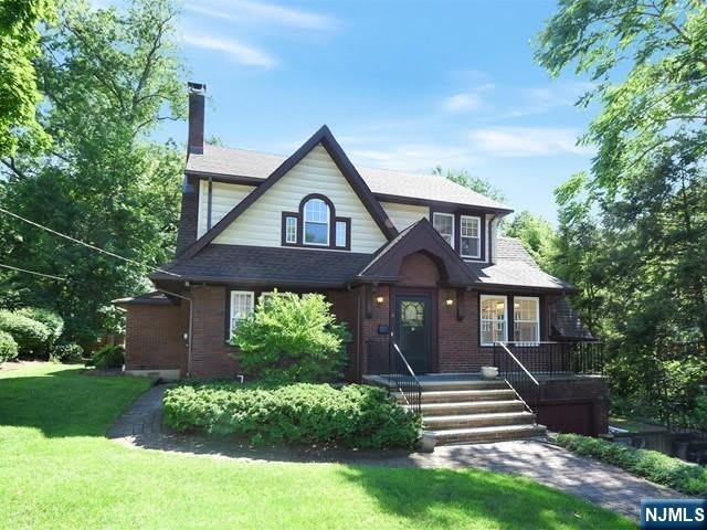 8 Laurel Avenue – photo 1