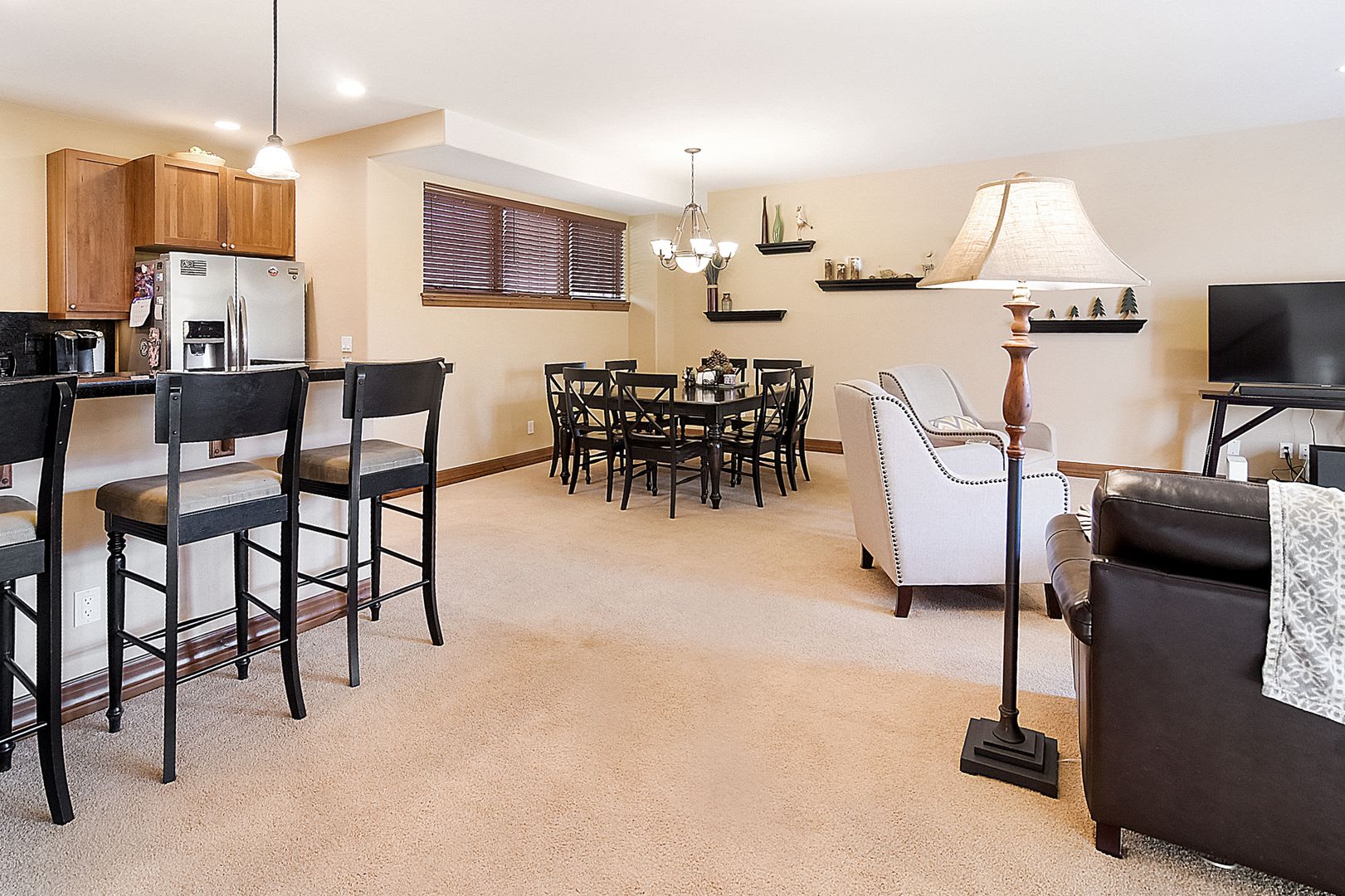 Beautiful Townhome Ski Shuttle Views Utilities Included Pets Negotiable Winter Lease Take A Look Quick – photo 3