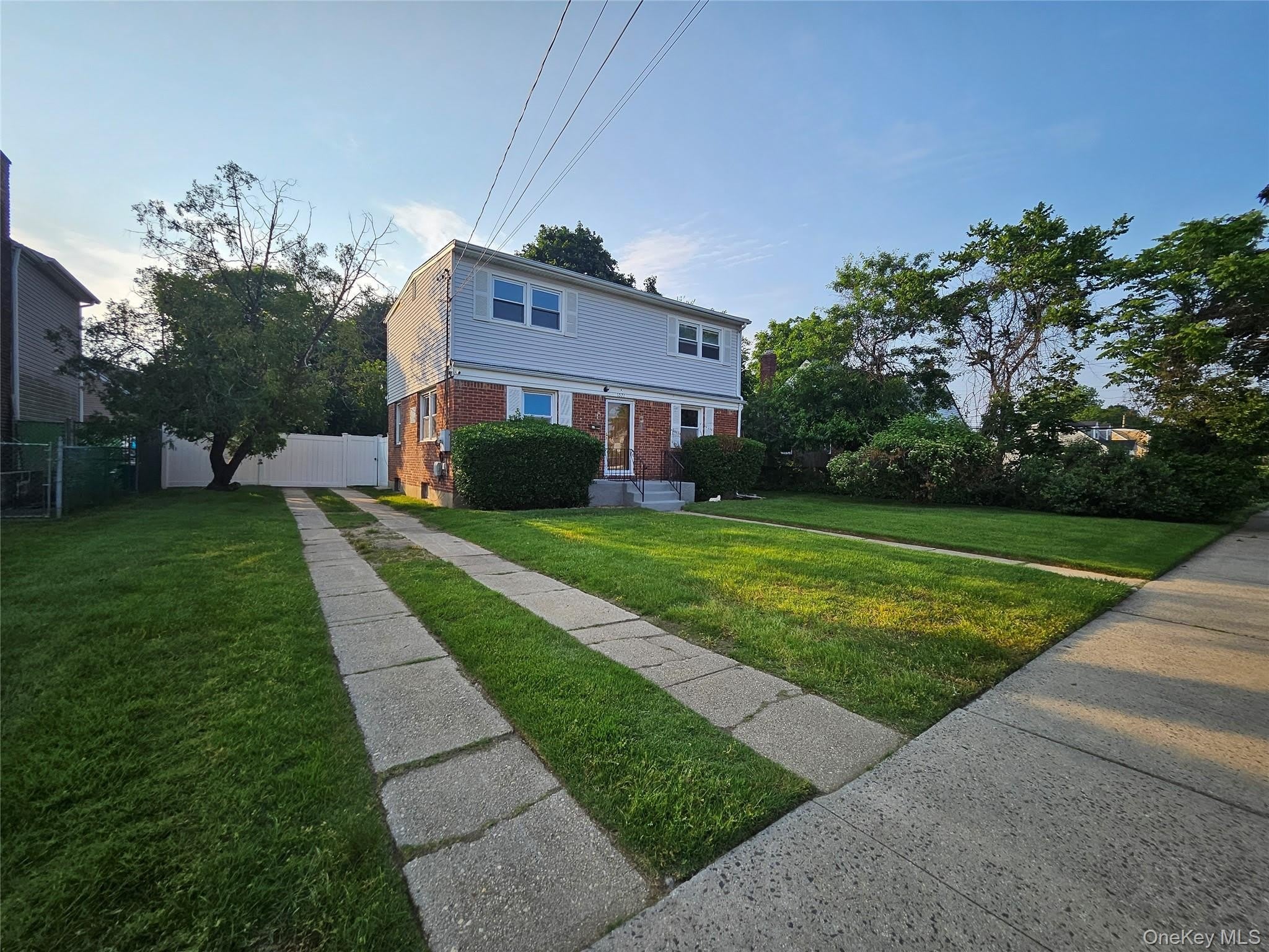 1571 Powers Avenue – photo 2