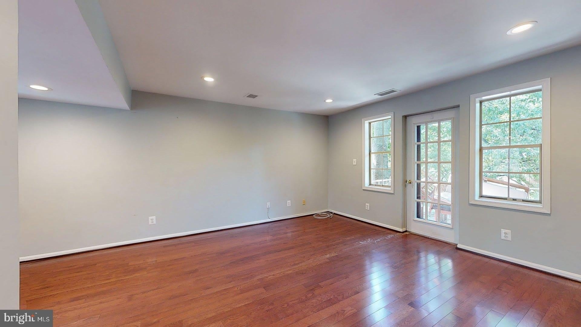 1407 E ABINGDON Drive – photo 3