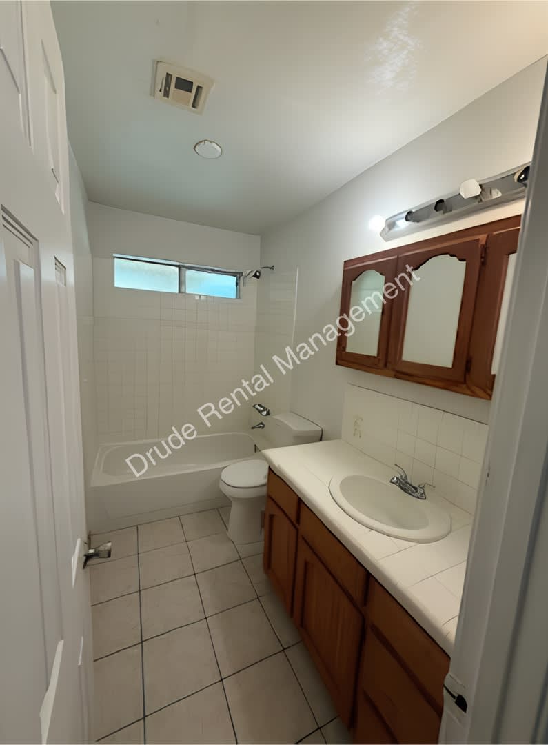 Vintage single story brick home – photo 2