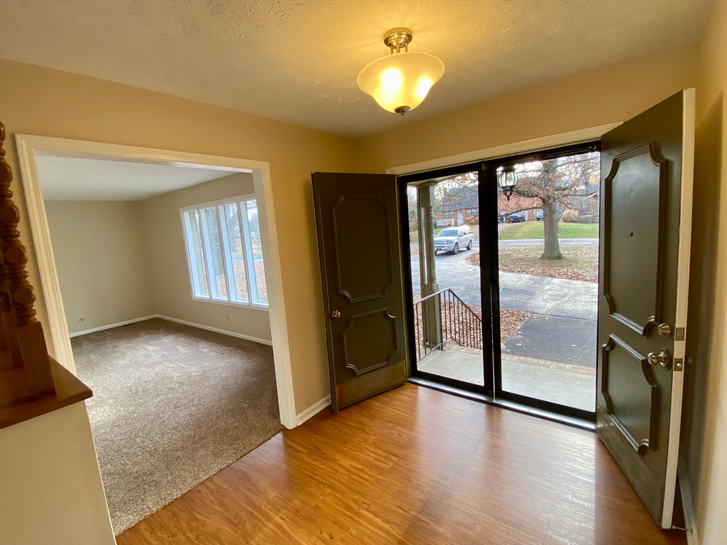 Halehaven Home: Beautifully Renovated 3 bdrm, 2.5 bath with finished basement – photo 2