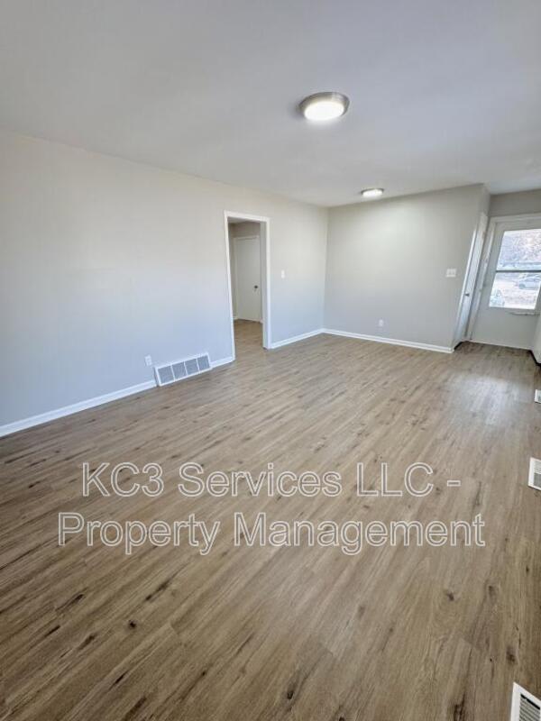 5938 E 136Th St – photo 5
