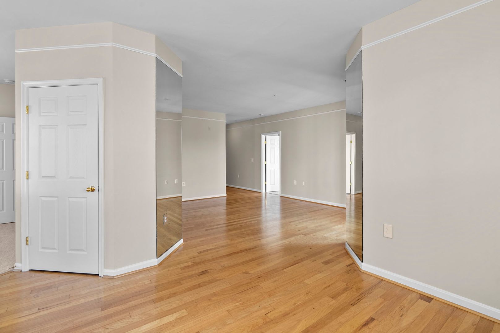 2 Bed 2 Bath King Farm Condo Move In Ready – photo 5