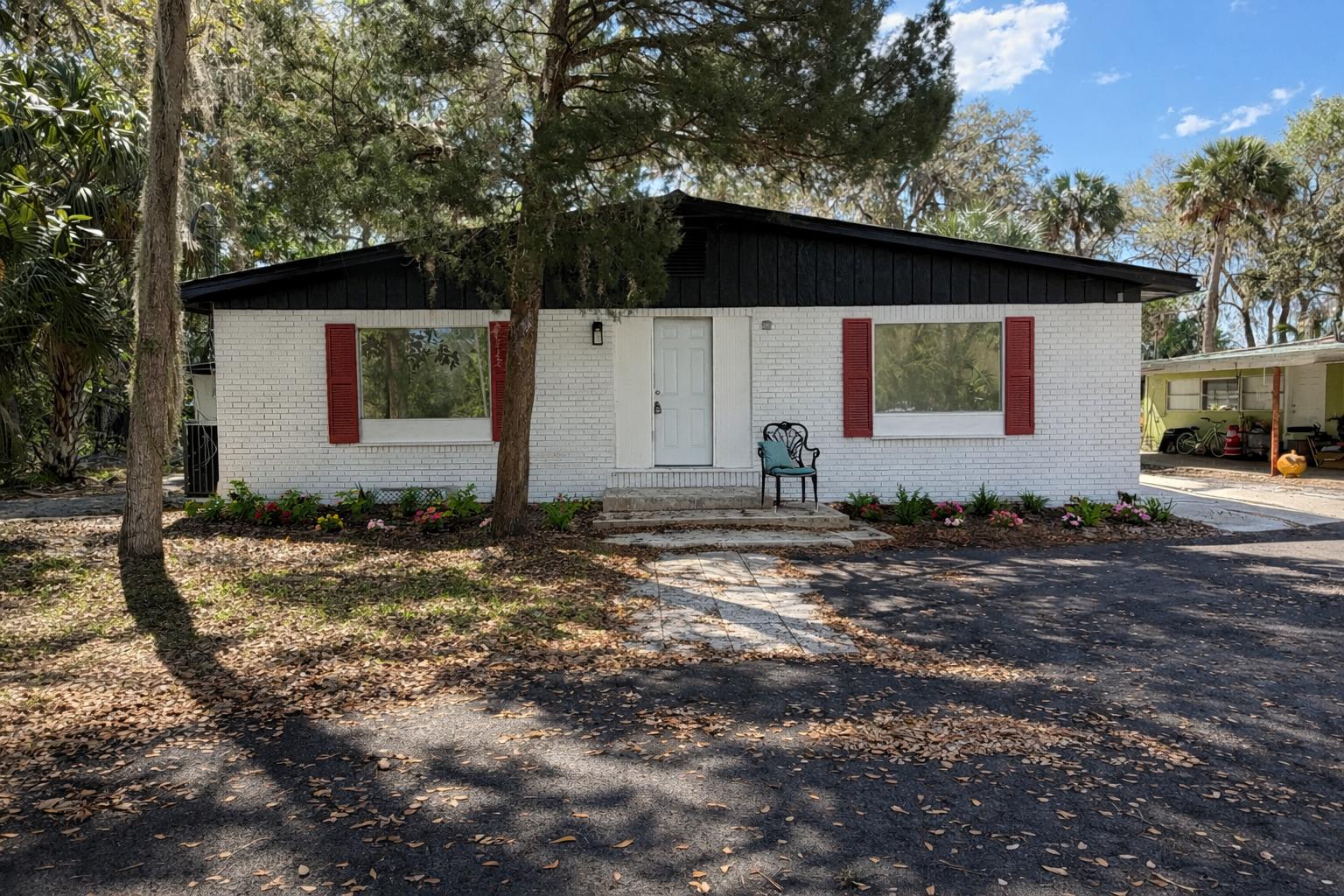 502 NW Crystal St – photo 1