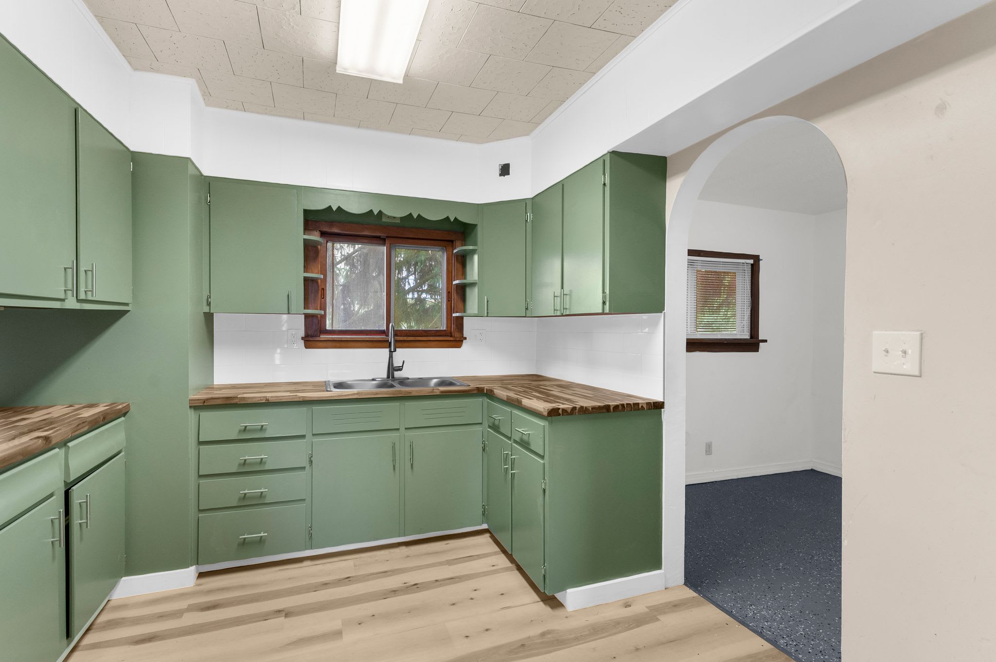 2232 Youngstown Road Southeast – photo 4