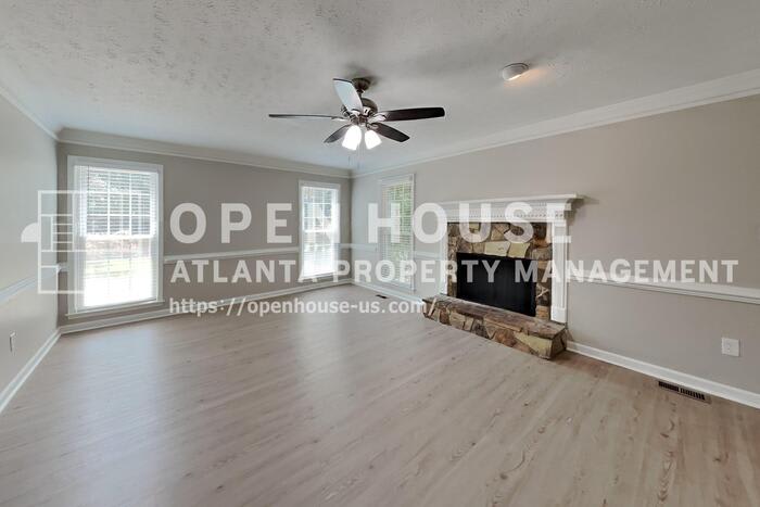 385 Deerwood Drive – photo 3