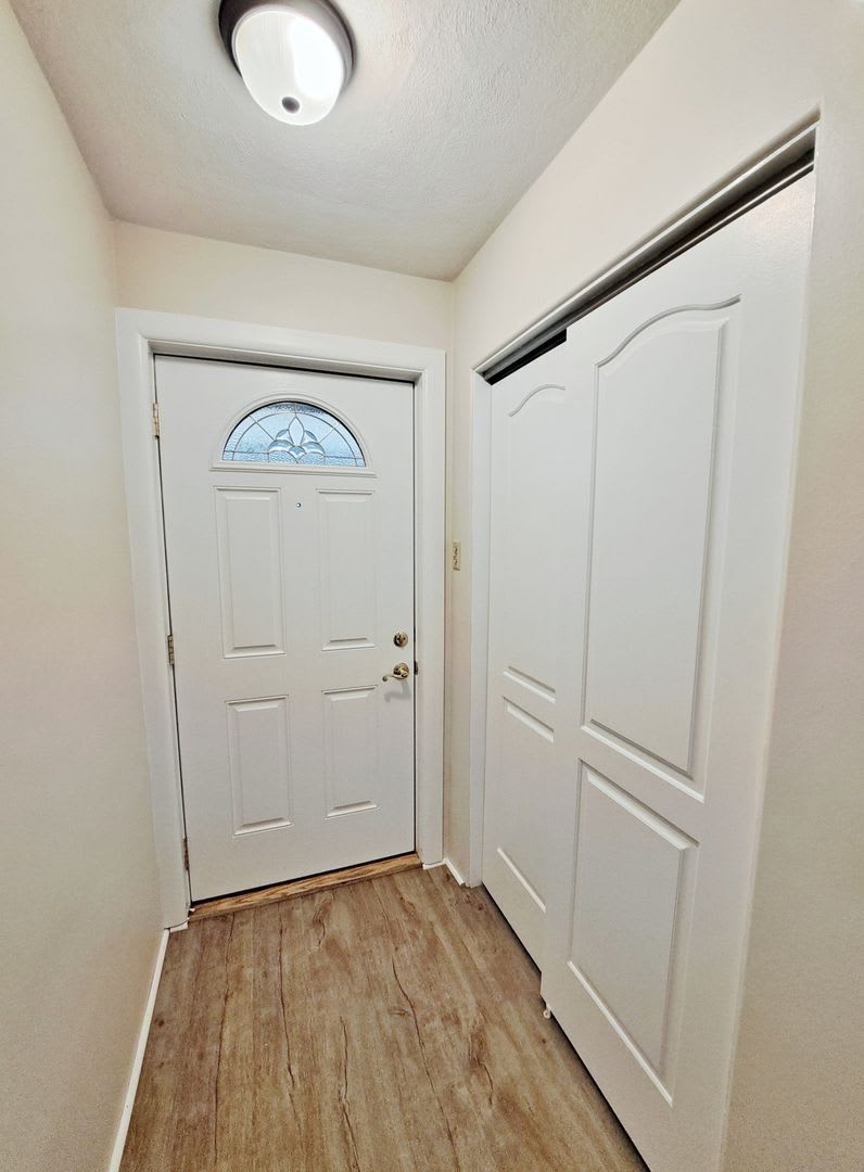 3 Bed / 1-1/2 Bath Single Family Home w/ 2-Car Garage – photo 3
