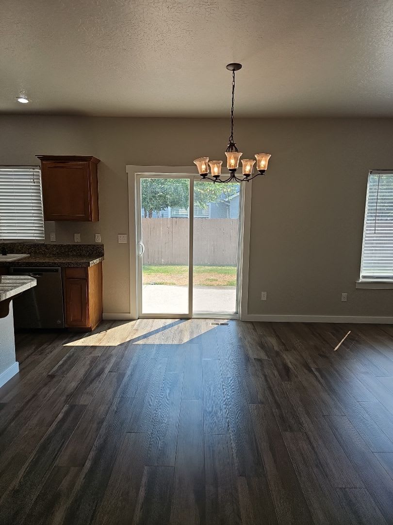 Gorgeous 4 bedroom 2.5 bath, Meridian home in Silverleaf Subdivision. Newer flooring and paint. – photo 4