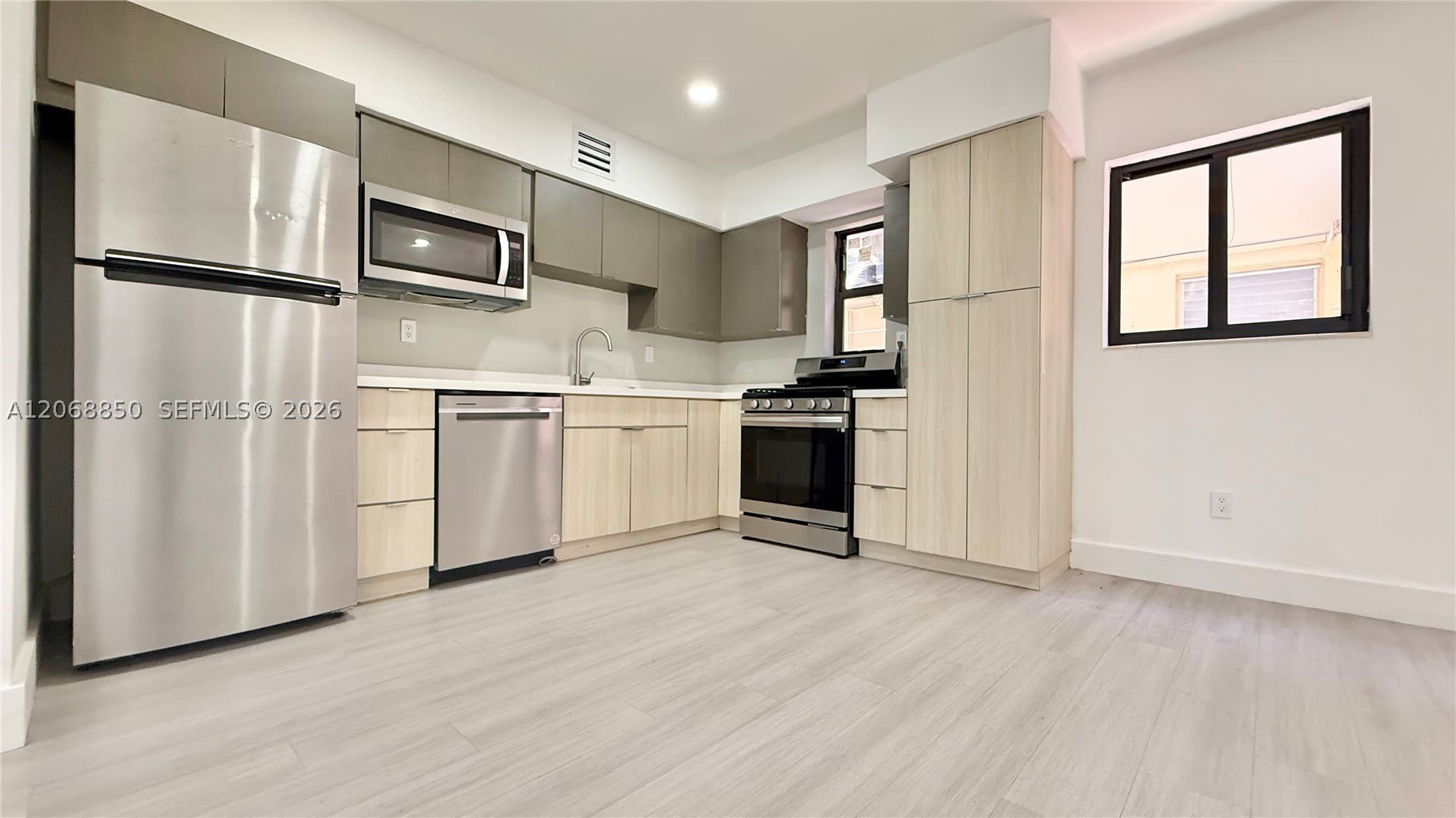 609 Lenox Ave – photo 3