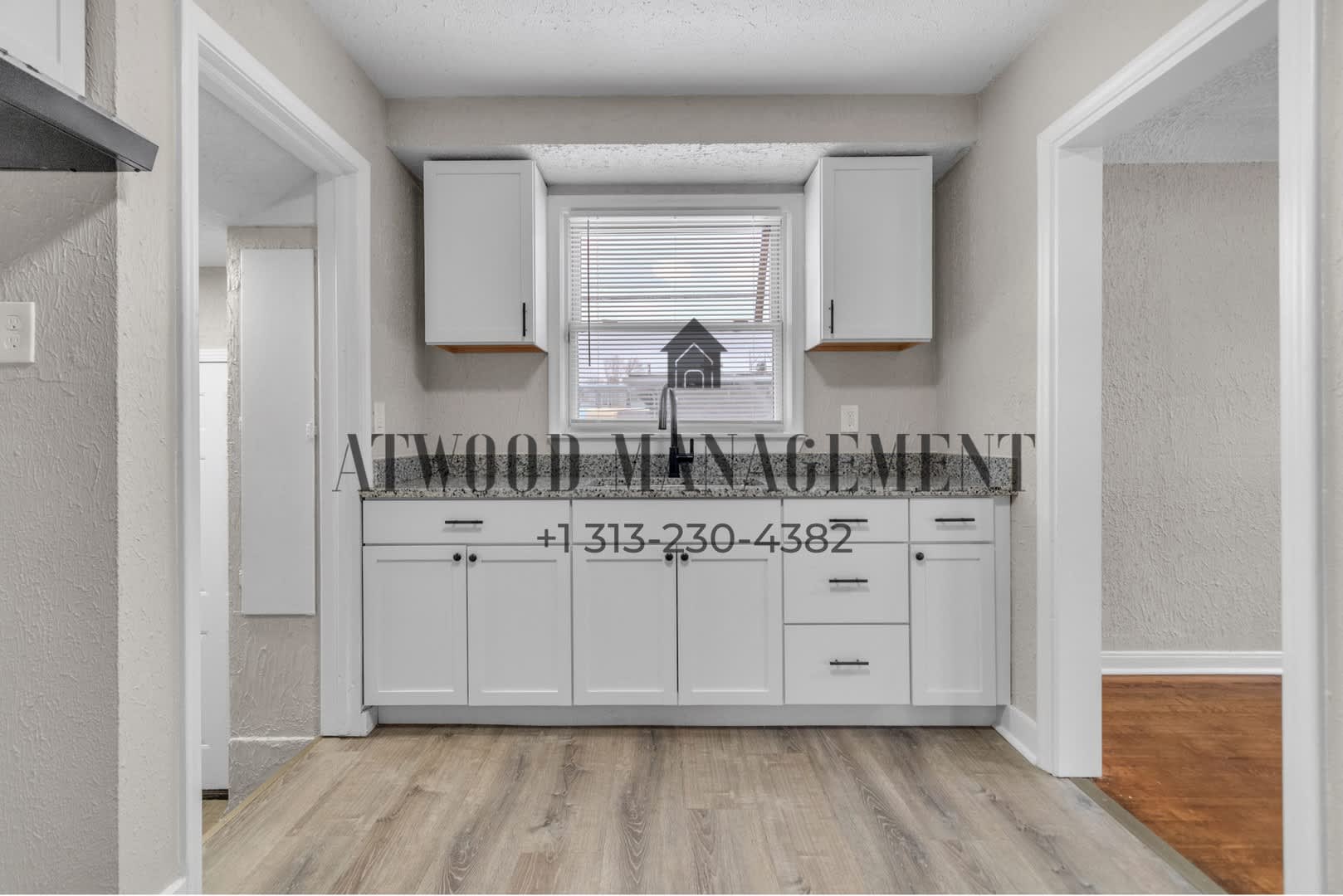 This beautifully updated 3-bedroom, 1-bath single-family home is ready for move-in! – photo 3