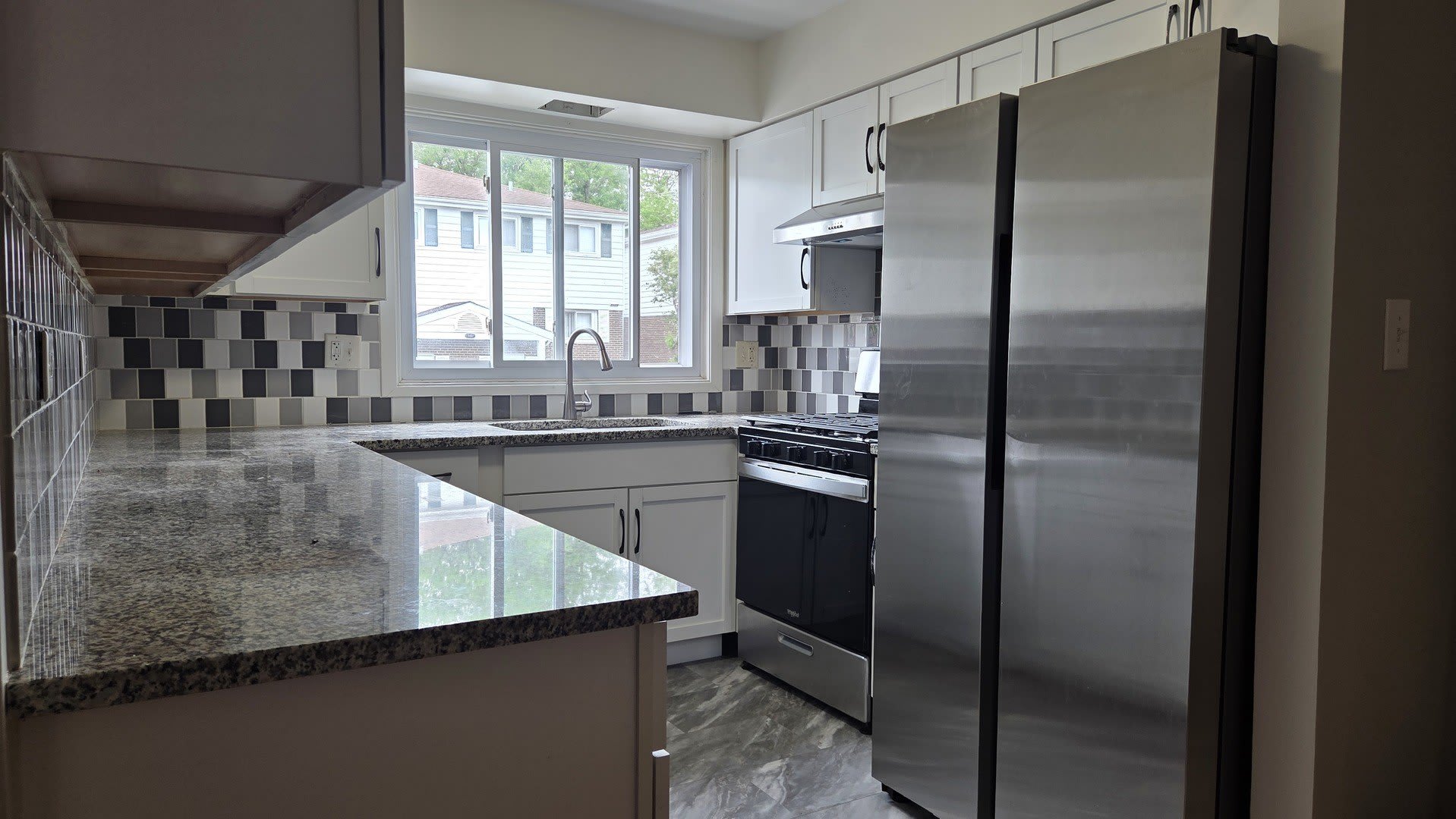 553 W Park Avenue – photo 4