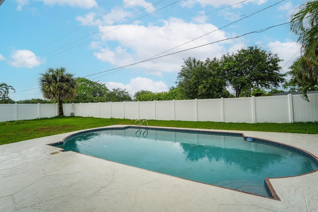 433 SW 27th Avenue – photo 2