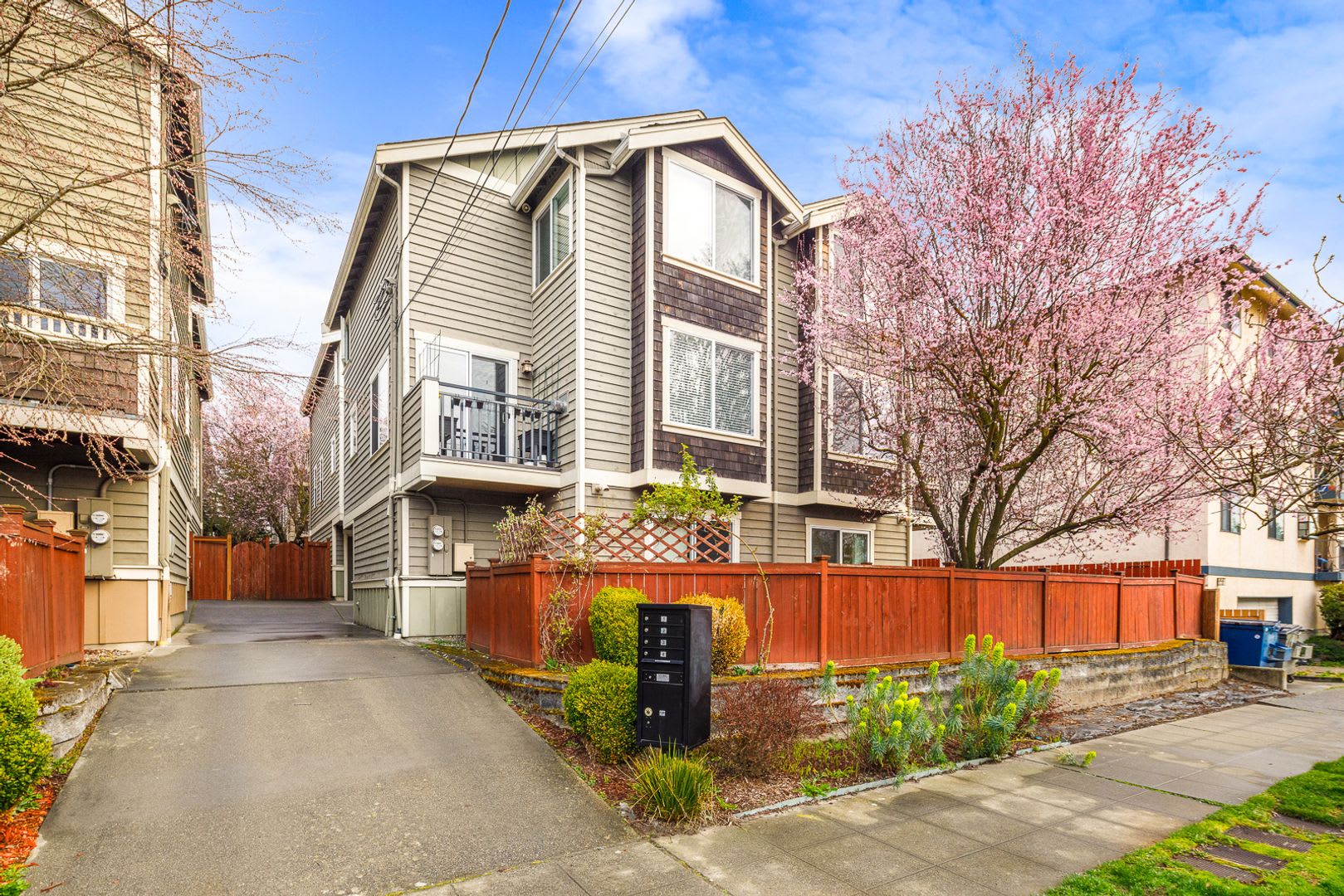 Fantastic Ballard 3 Bedroom 3 Bath Townhouse w/ Garage – photo 1