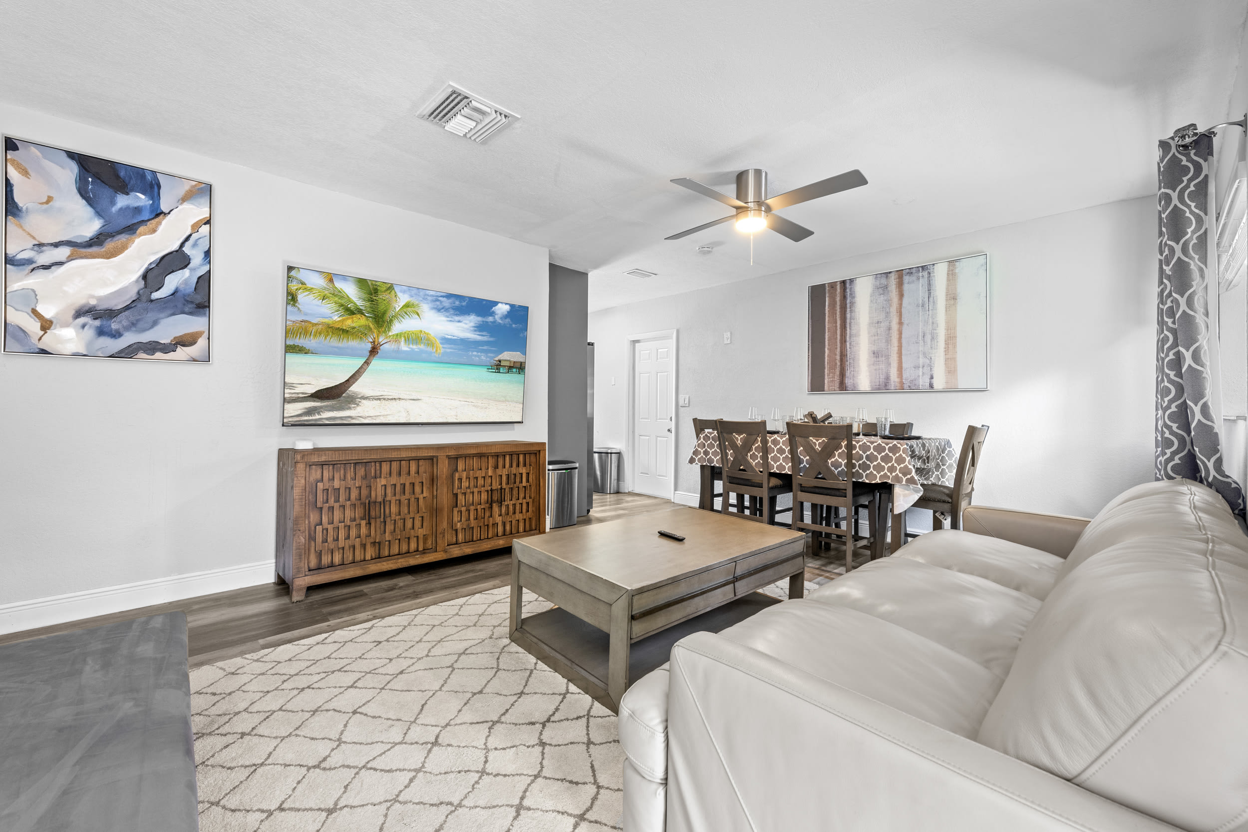 1208 Ne 5Th Ave – photo 1