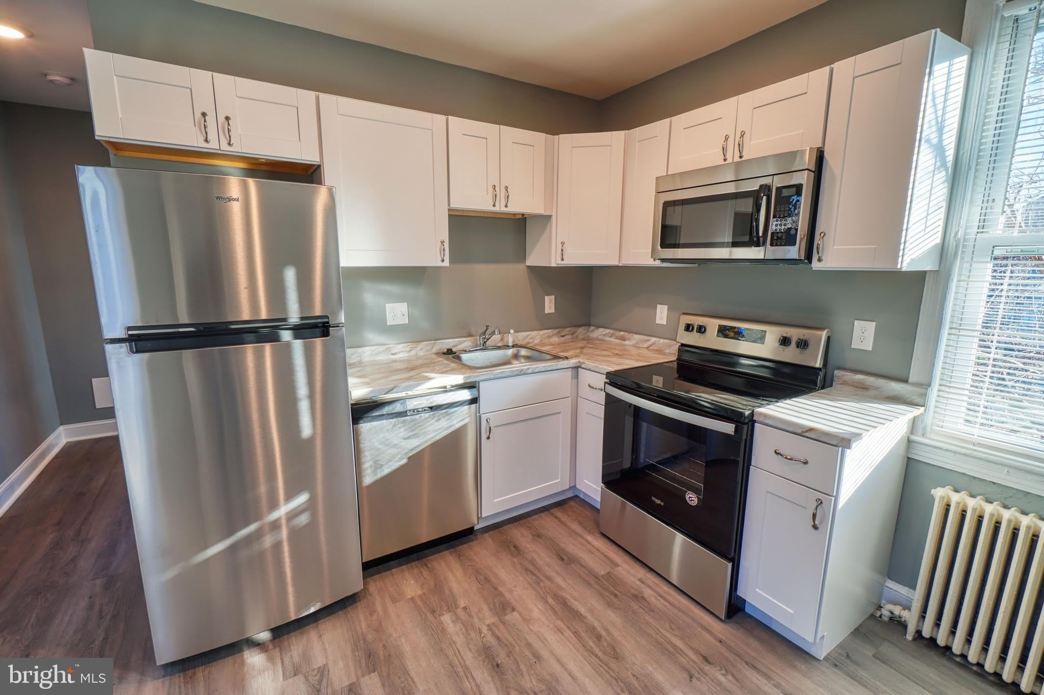 400 DOUGLAS Street NE – photo 5