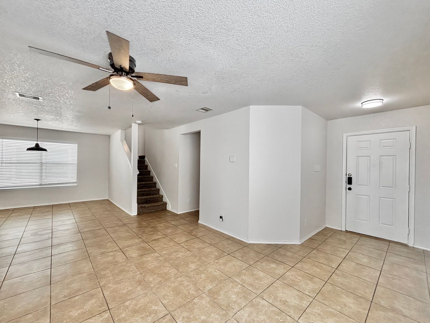Spacious 2 story home! – photo 2
