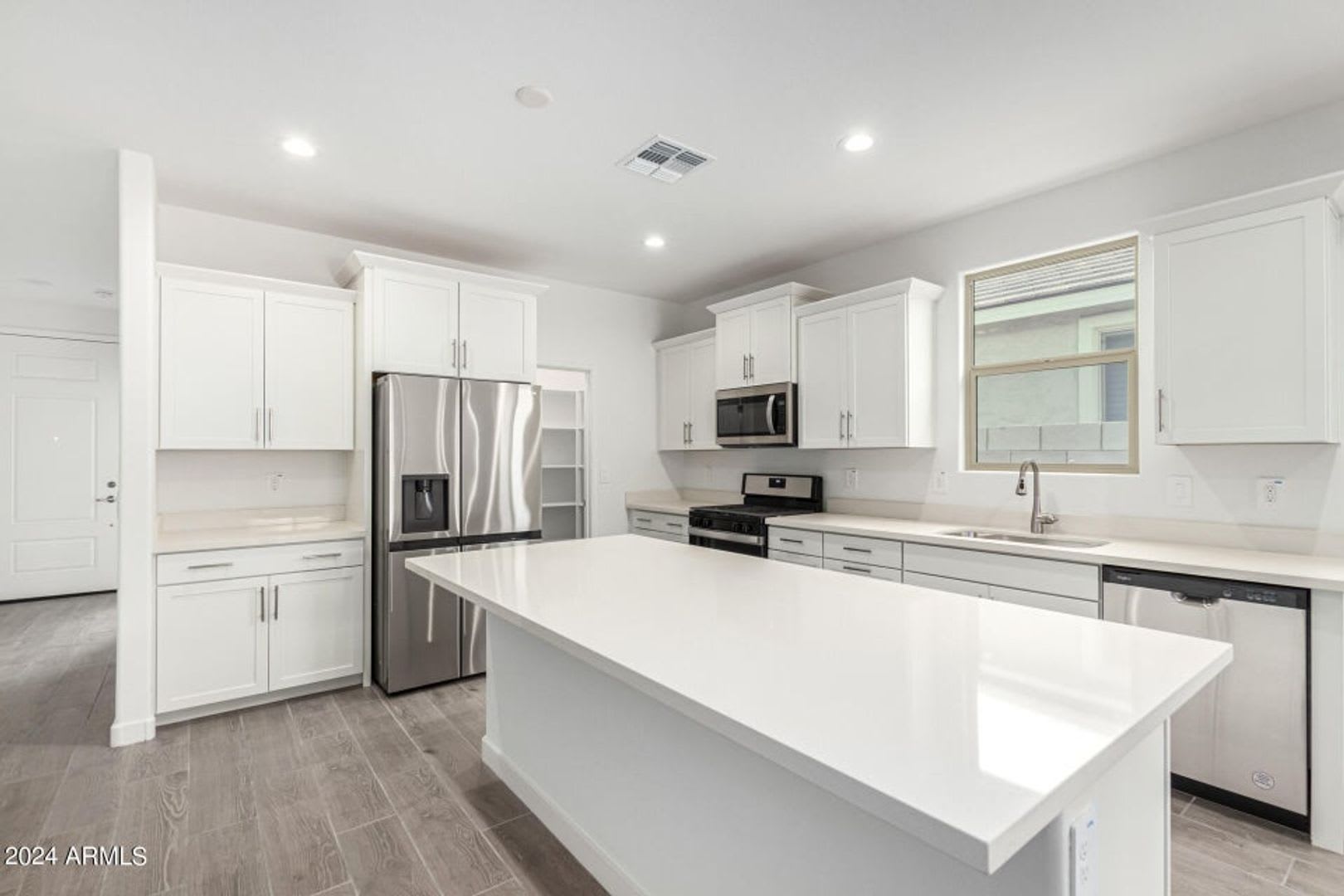 Spacious 3 bed 3 bath Single Story in Avondale – photo 3