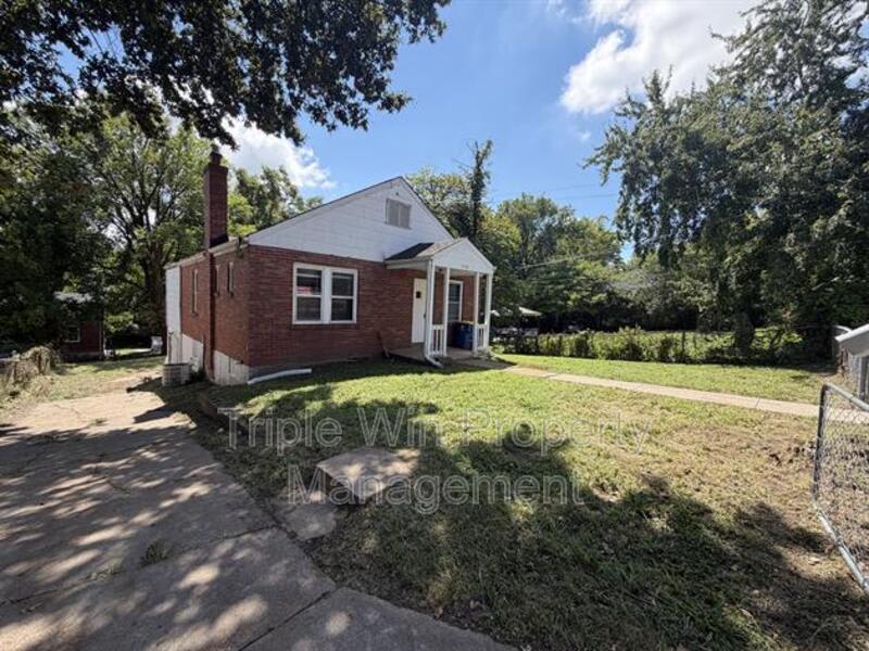 8126 Albin Ave – photo 2