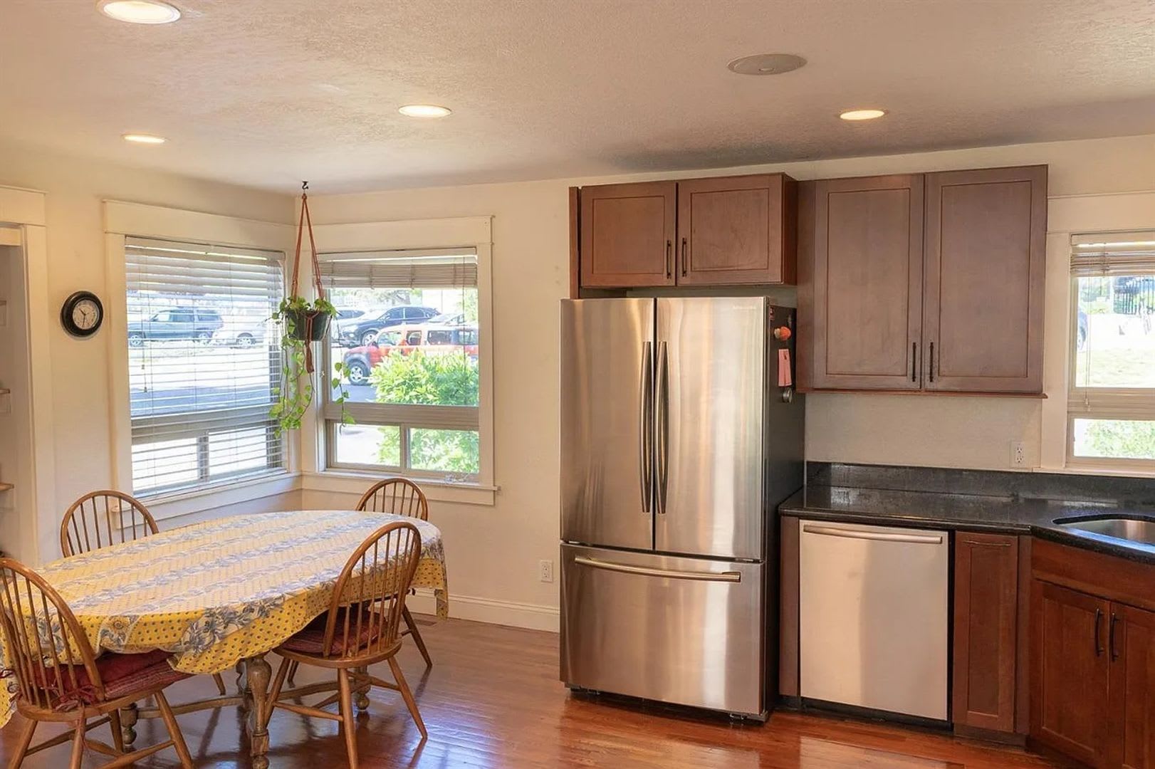 Available Now! Large Three Bedroom, 2.5 Bath Creekside home with bonus room! – photo 4