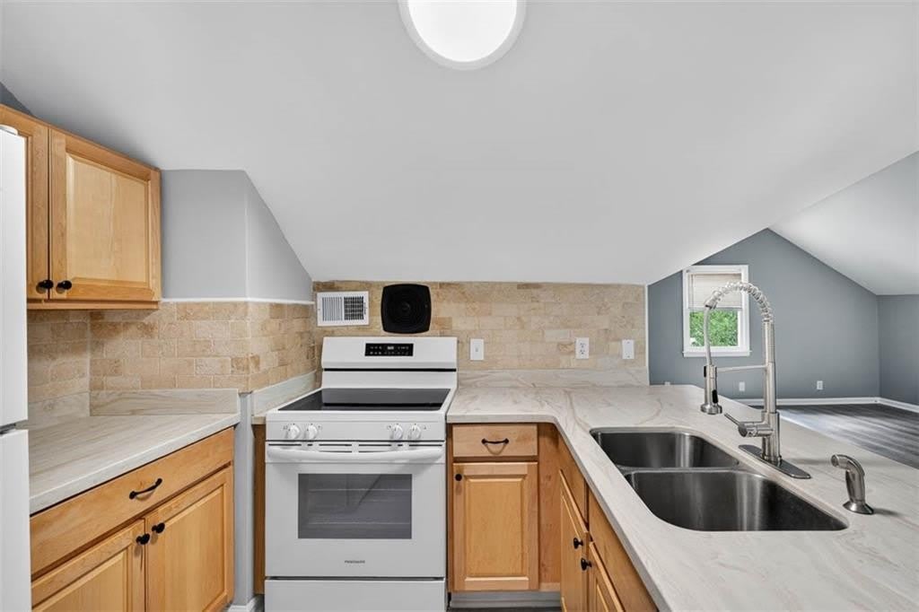 600 Mansfield Street – photo 3