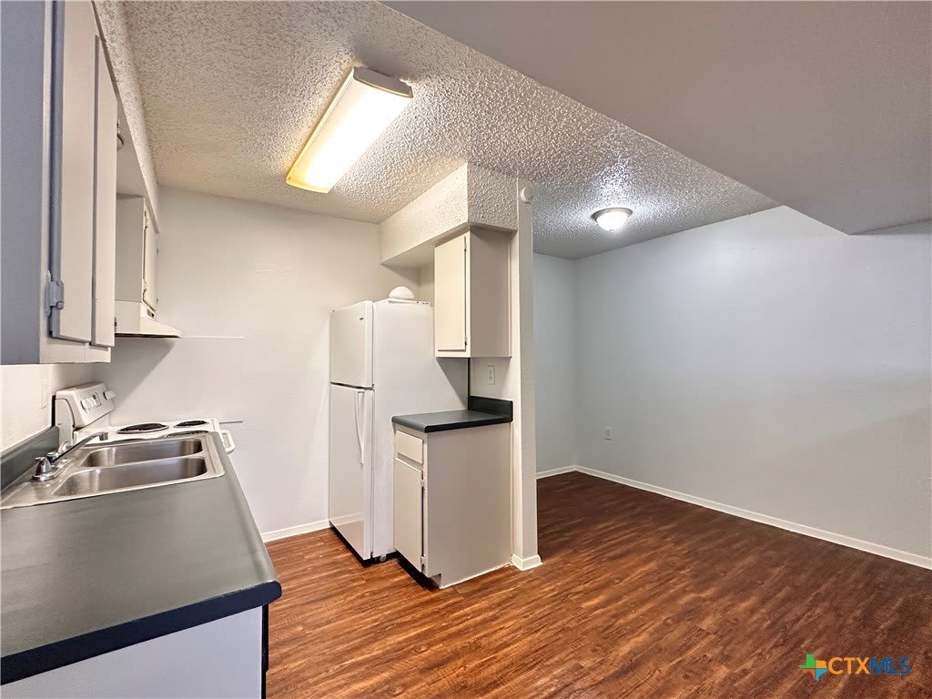 1706 N Interstate 35 – photo 4