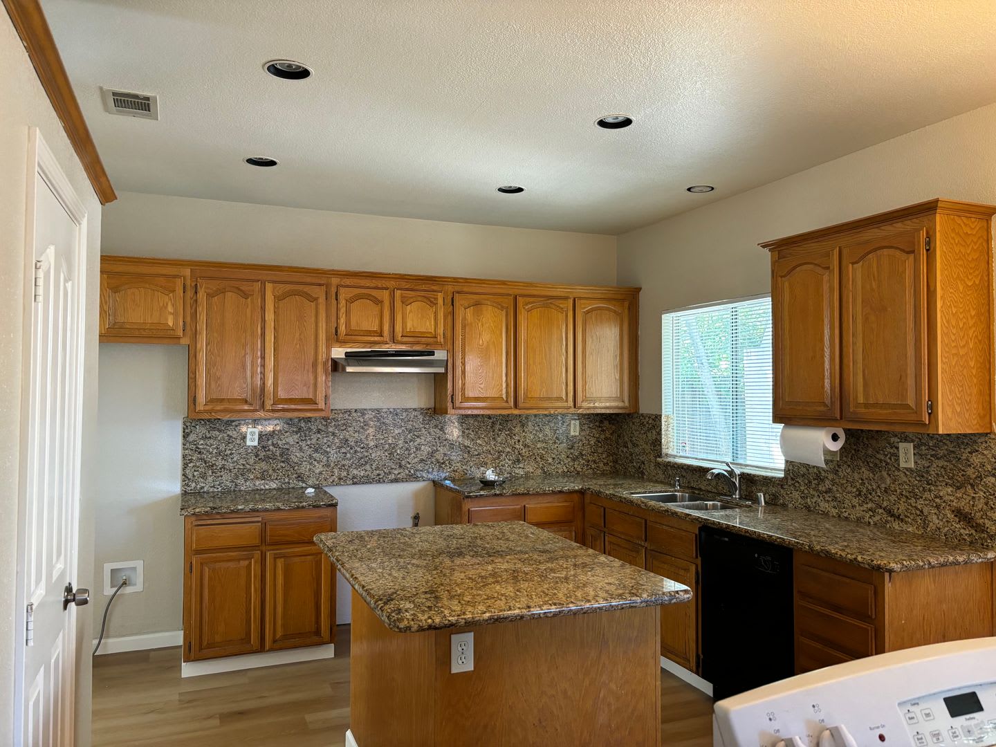 Ideal Antioch 4 Bedrooms And 3 Bathrooms New Laminate Flooring On Main Level And New Interior Paint – photo 3