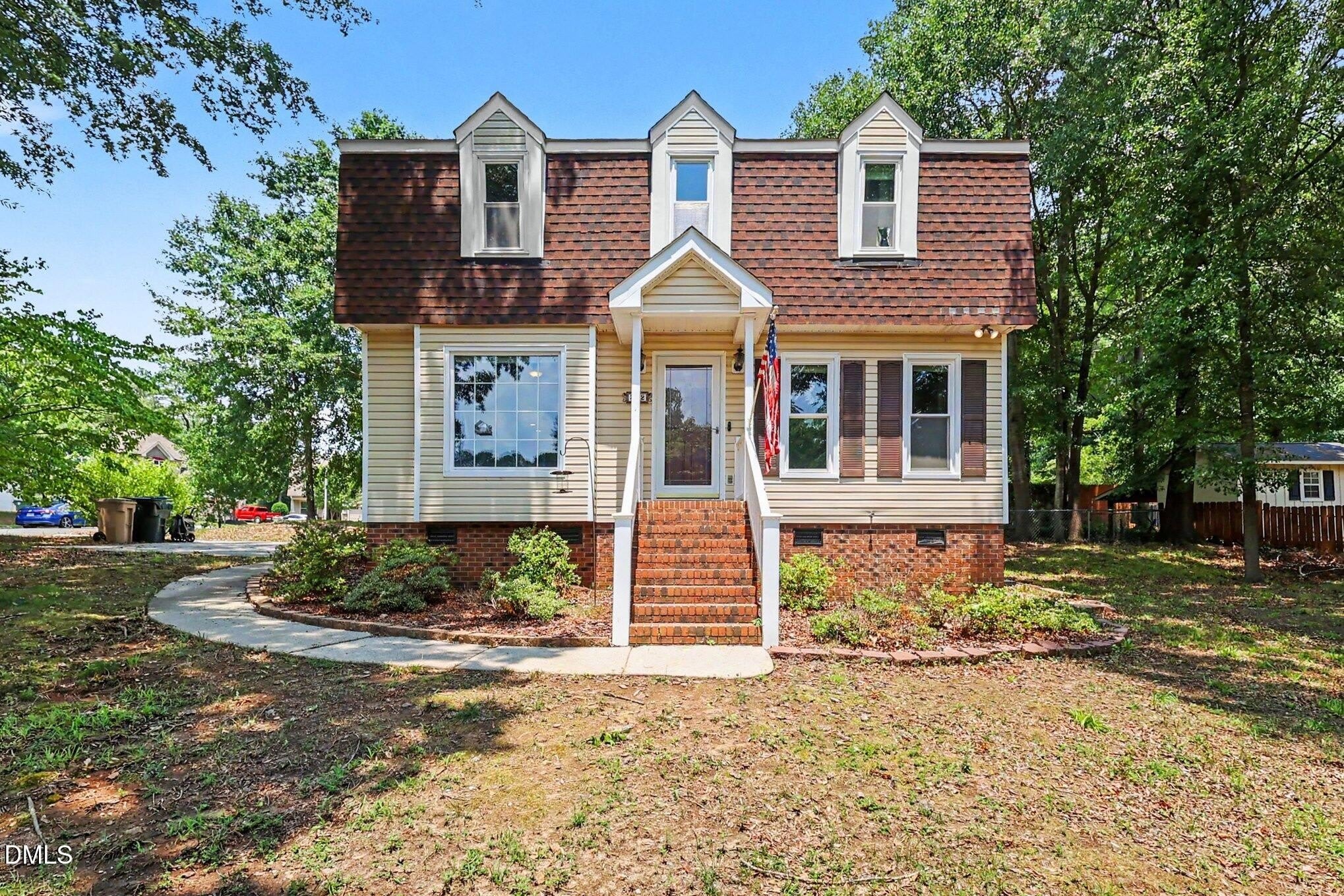 302 Hutchins Drive – photo 1