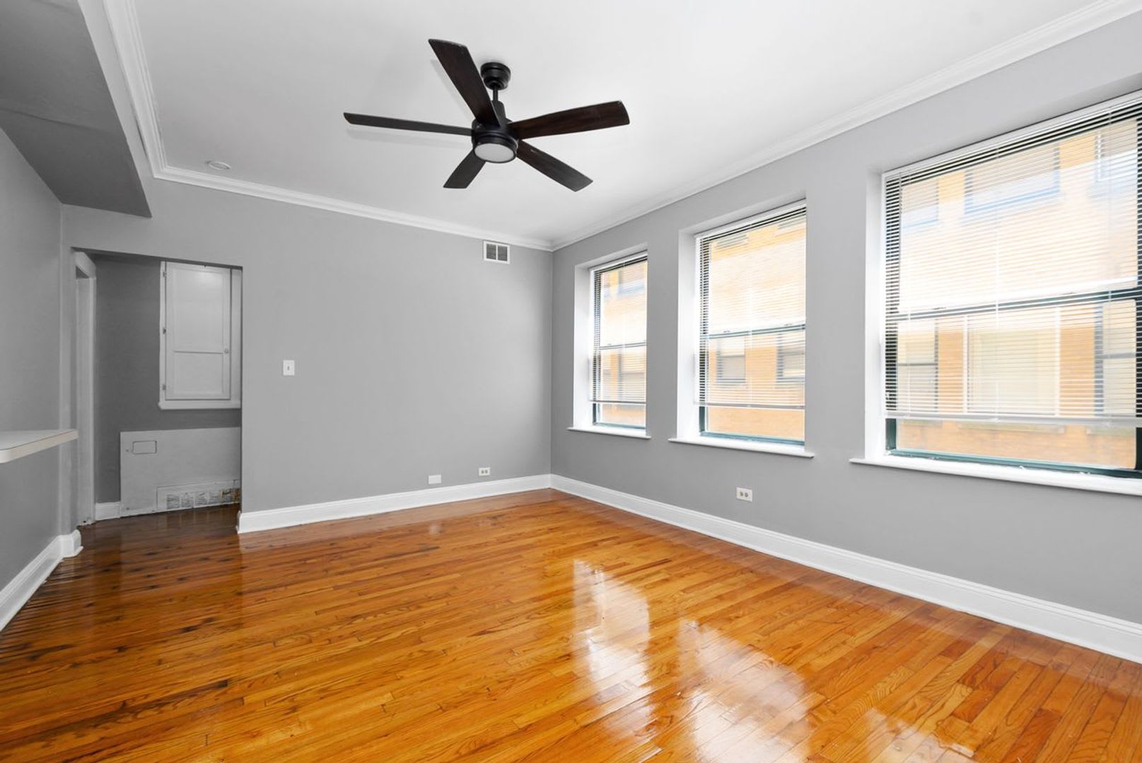 One Bedroom Unit in South Shore – photo 3