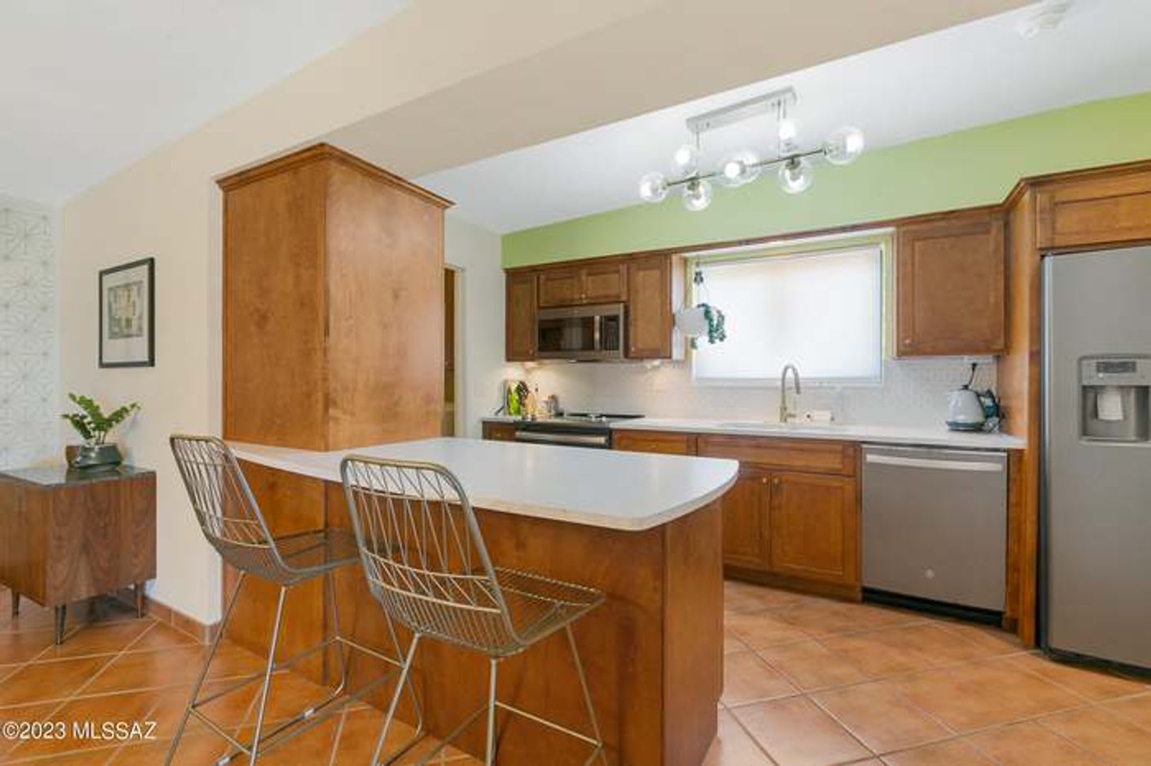 East- 3 bedroom/ 2 bathroom home with sparkling pool! – photo 5
